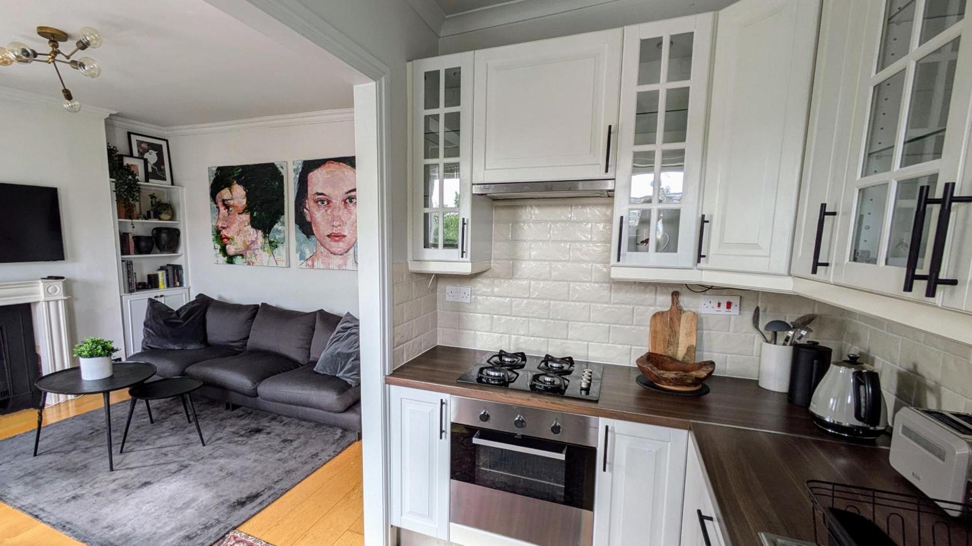 Charming Bright 2-Bed Heritage Flat, Battersea Park, London *
