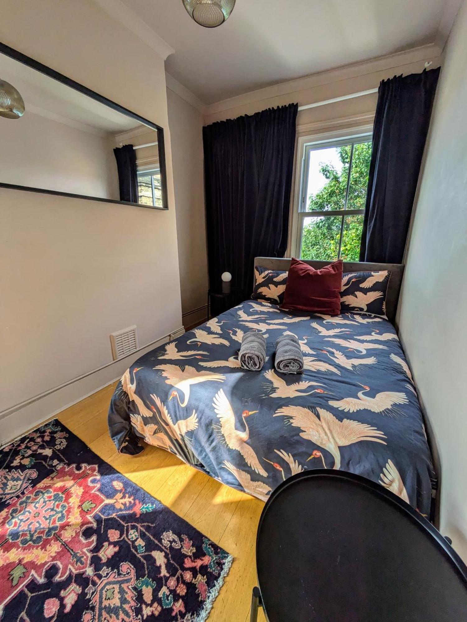 Apartment Charming Bright 2-Bed Heritage Flat, Battersea Park, London