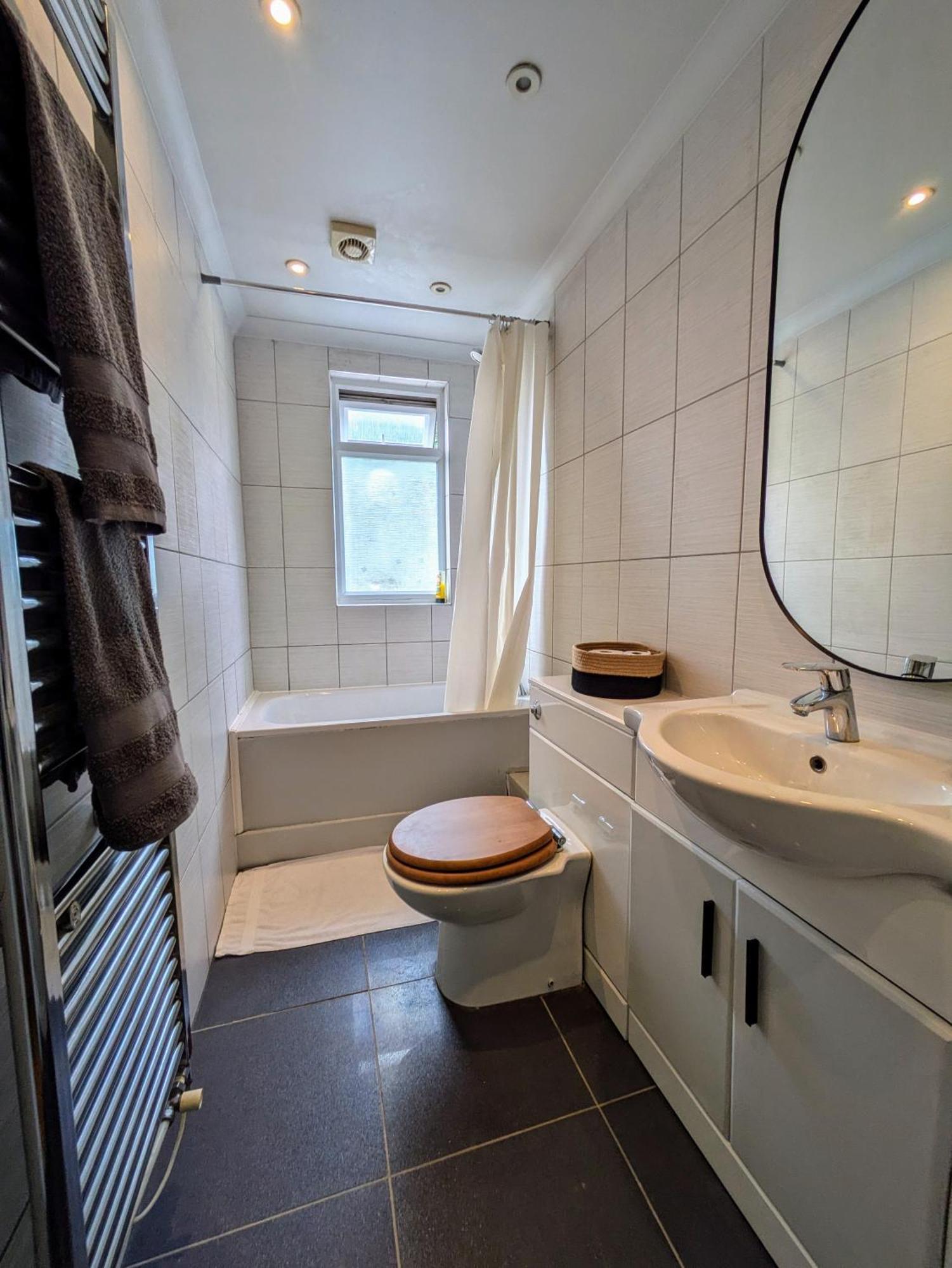 Charming Bright 2-Bed Heritage Flat, Battersea Park, London Apartment *