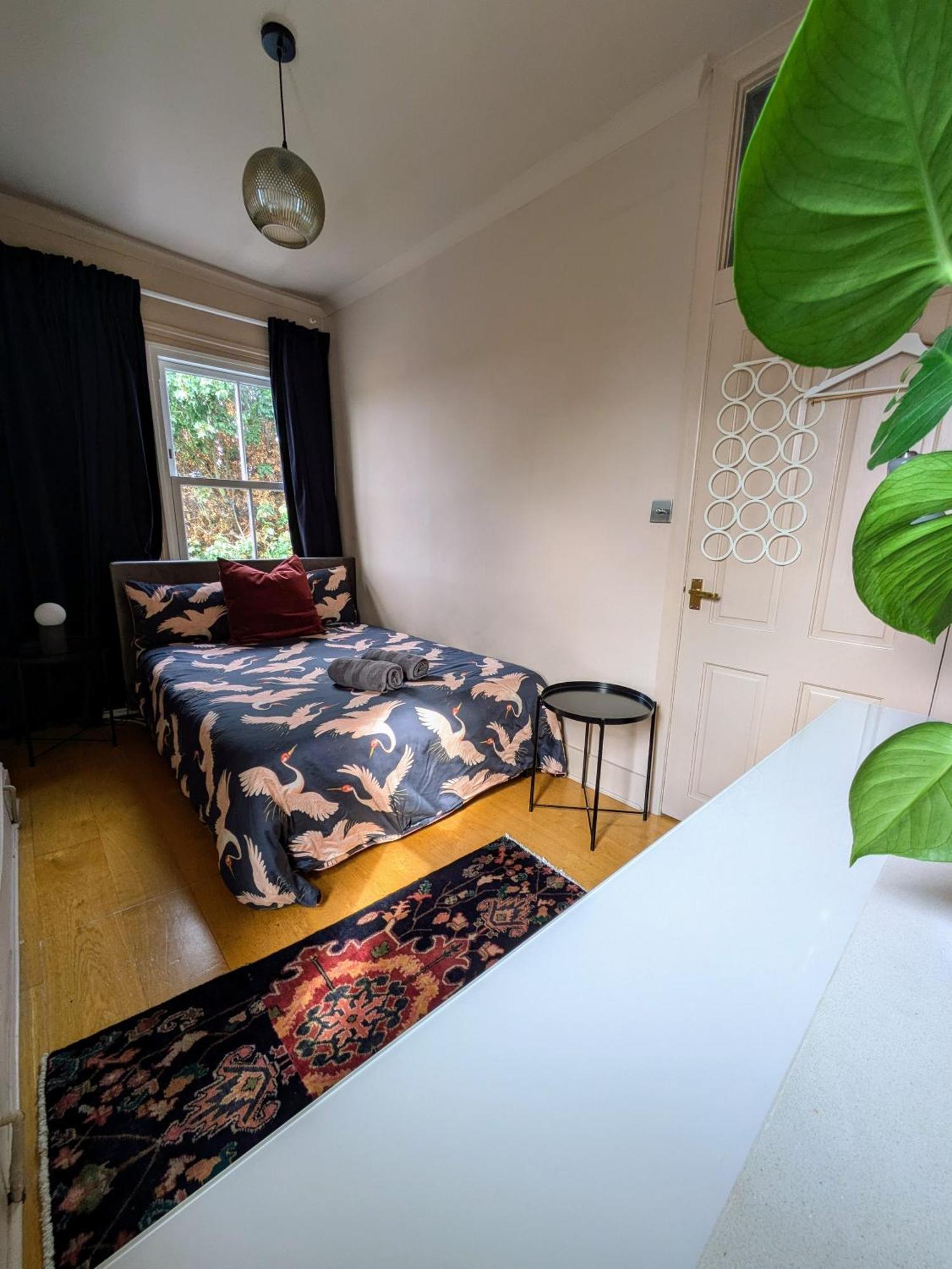 Apartment Charming Bright 2-Bed Heritage Flat, Battersea Park, London London