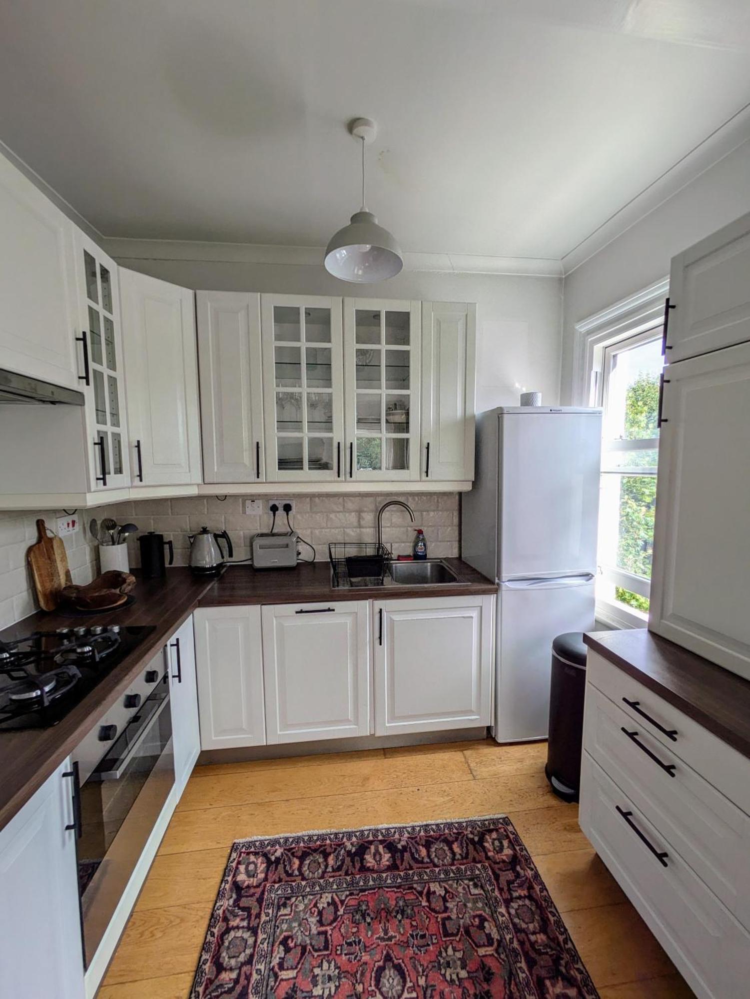 Charming Bright 2-Bed Heritage Flat, Battersea Park, London Apartment