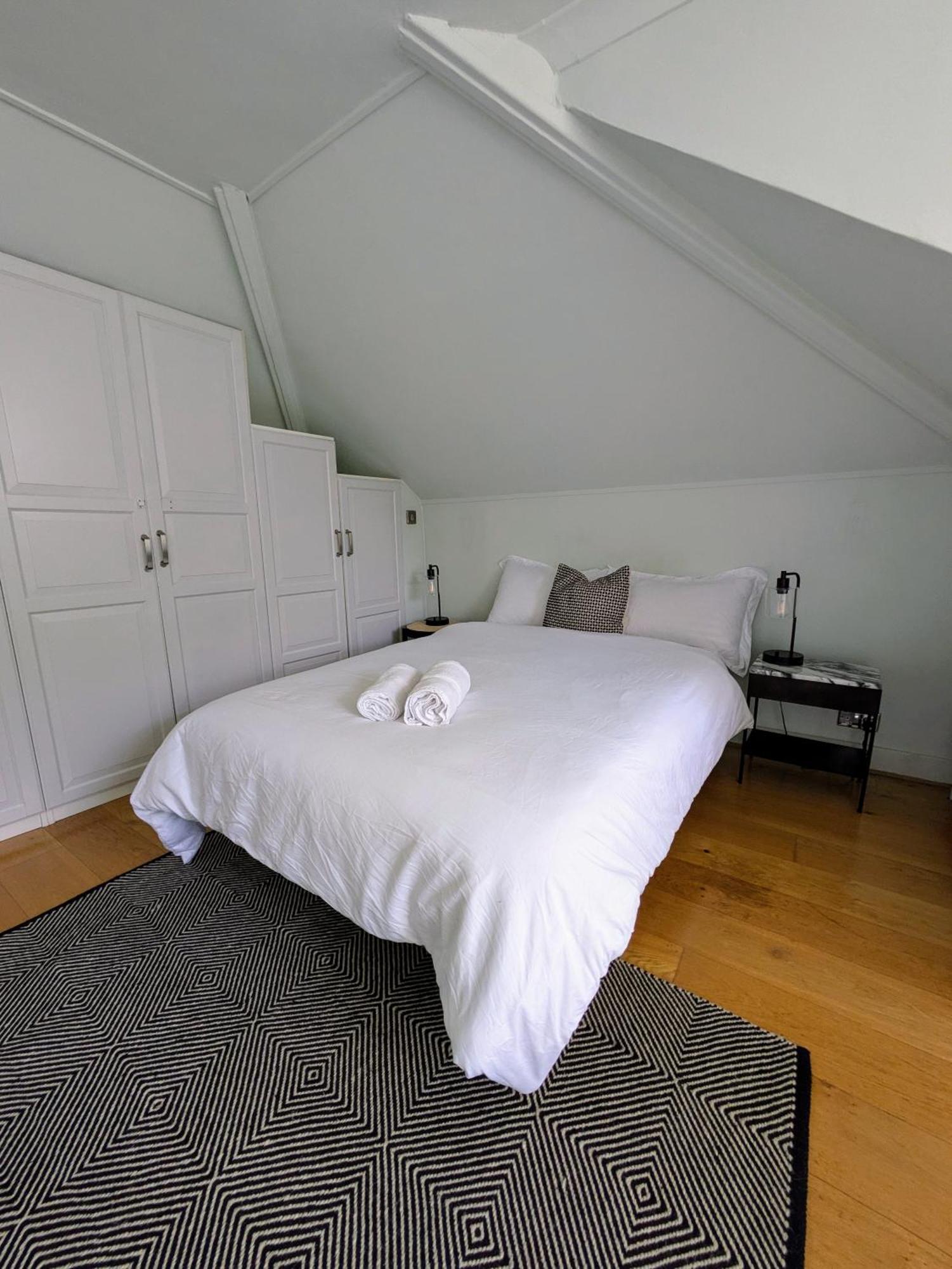 Charming Bright 2-Bed Heritage Flat, Battersea Park, London Apartment *
