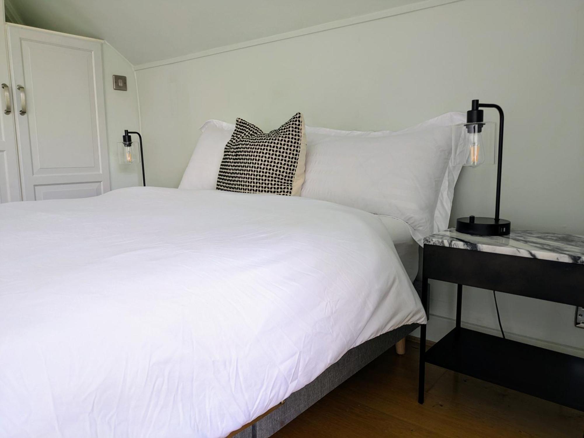 Apartment Charming Bright 2-Bed Heritage Flat, Battersea Park, London *