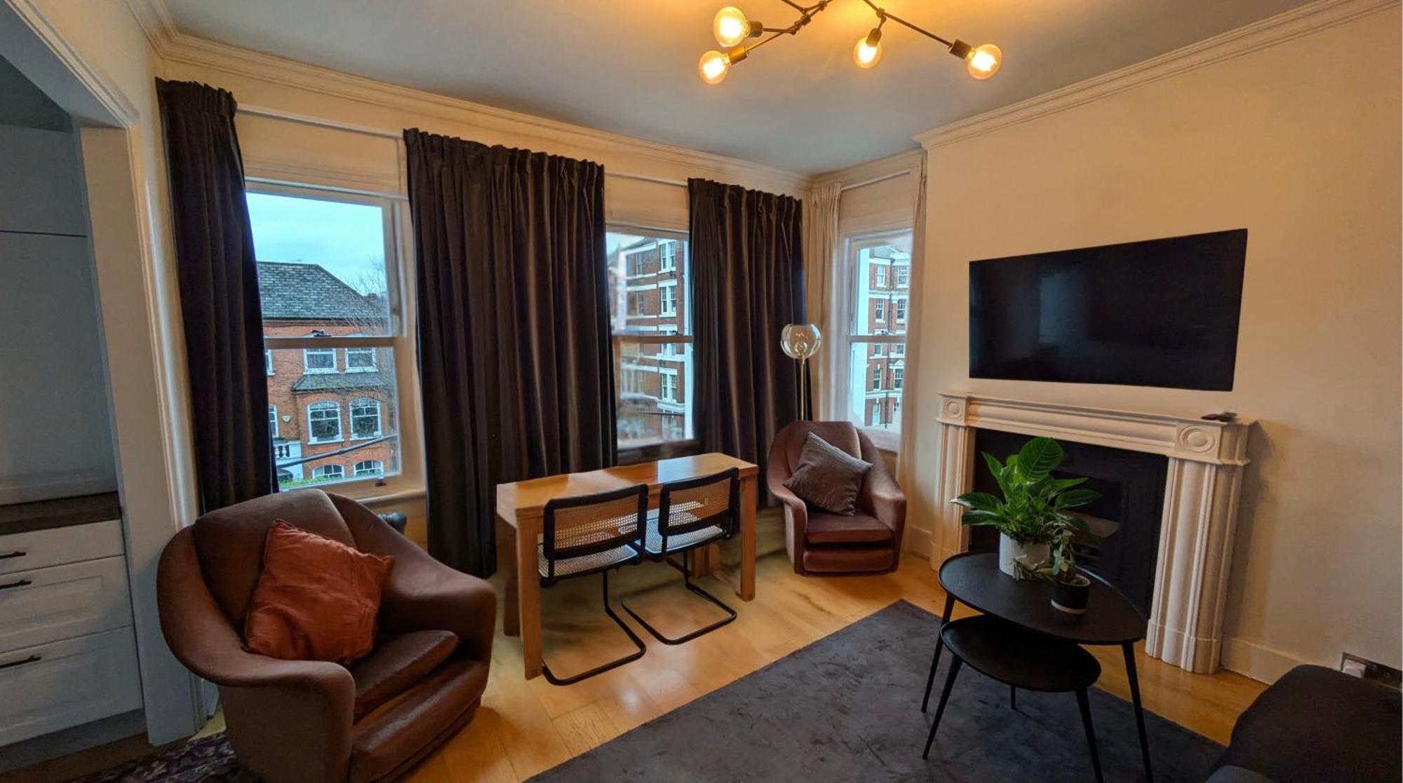 Apartment Charming Bright 2-Bed Heritage Flat, Battersea Park, London London