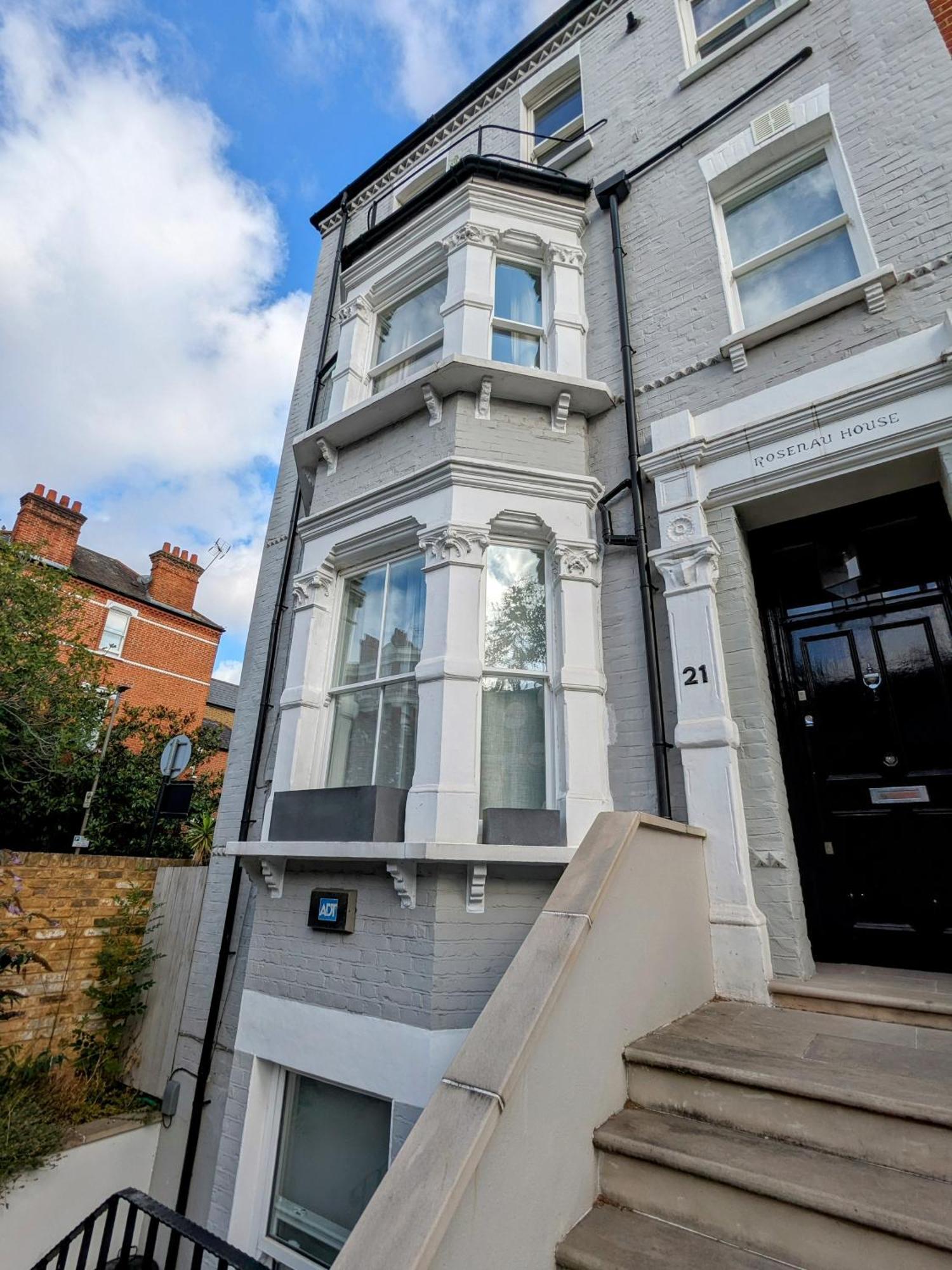 Charming Bright 2-Bed Heritage Flat, Battersea Park, London London