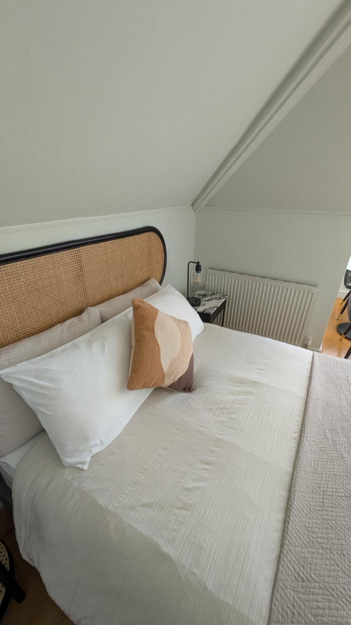 Charming Bright 2-Bed Heritage Flat, Battersea Park, London *