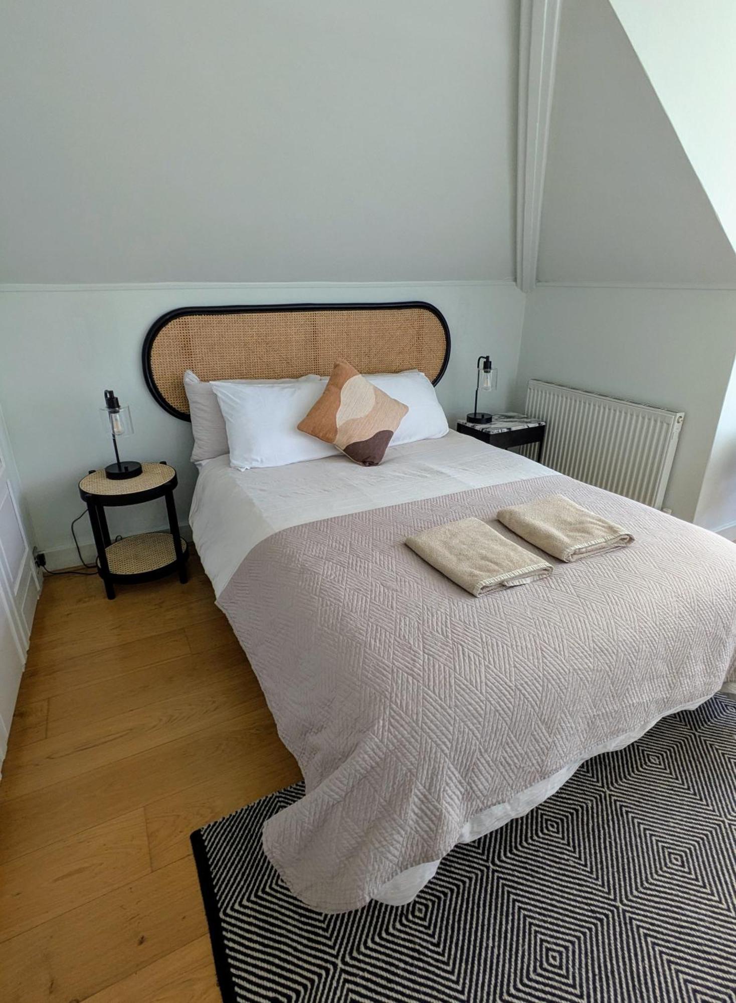 Apartment Charming Bright 2-Bed Heritage Flat, Battersea Park, London London