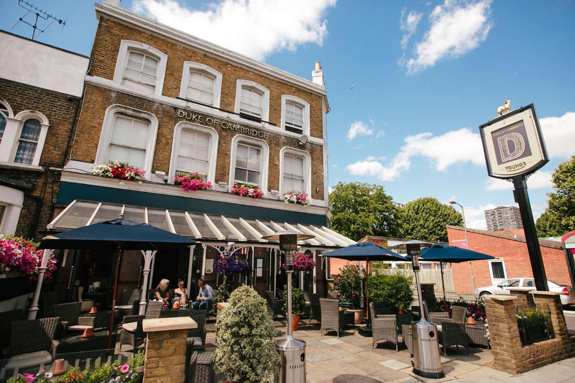 Apartment Charming Bright 2-Bed Heritage Flat, Battersea Park, London
