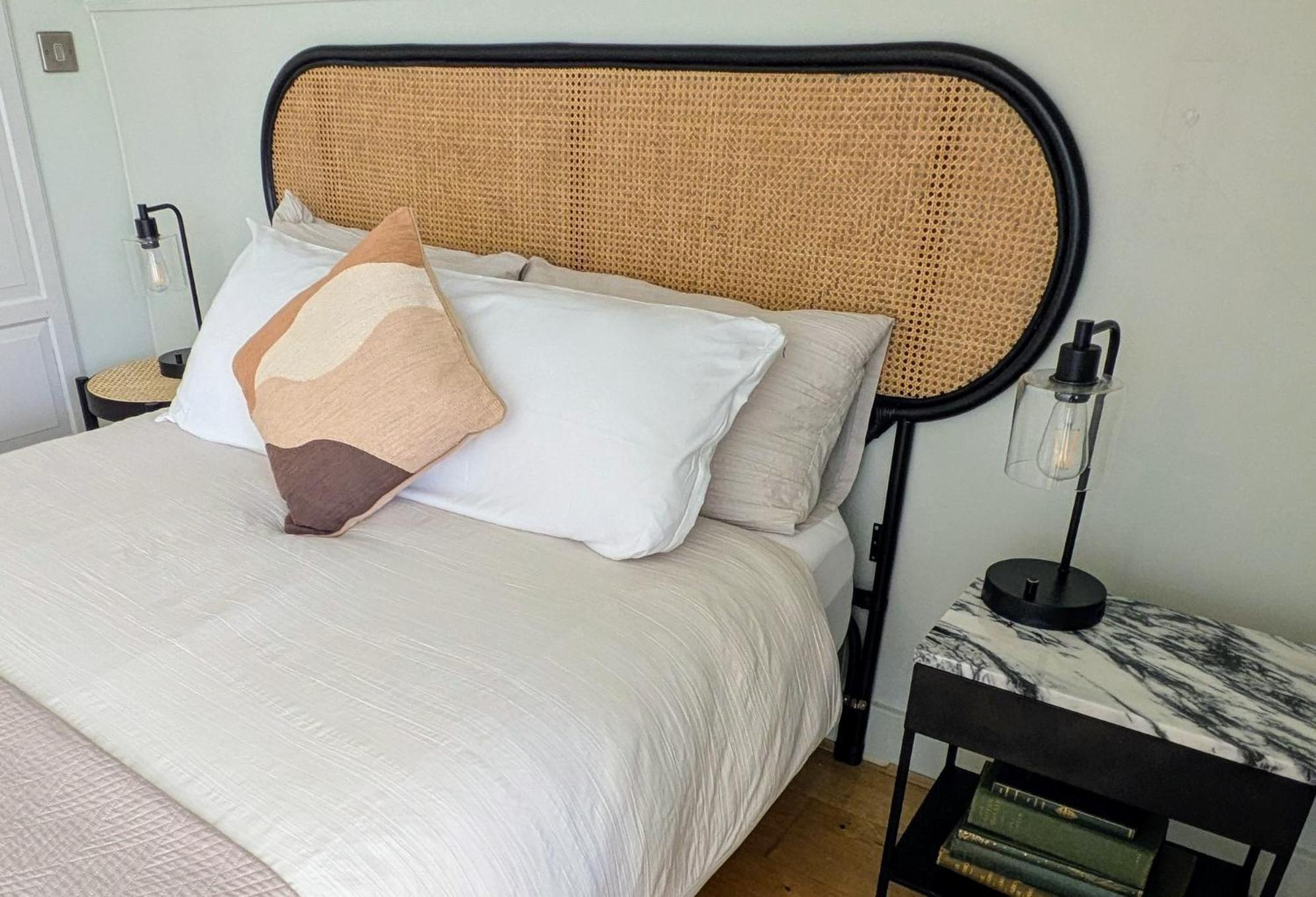 Apartment Charming Bright 2-Bed Heritage Flat, Battersea Park, London *
