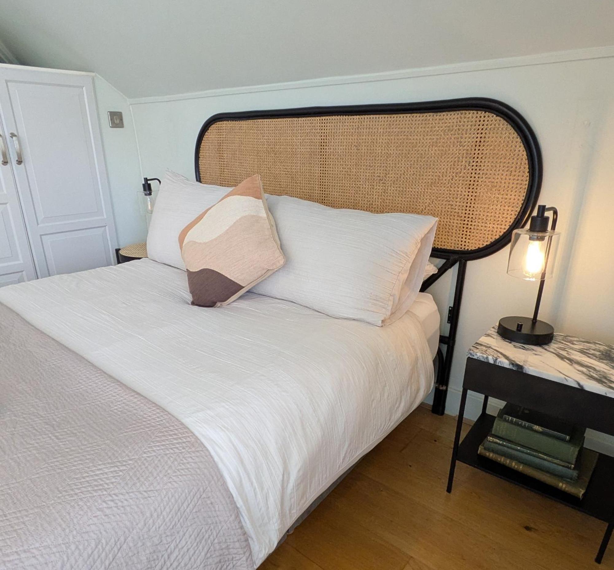 Charming Bright 2-Bed Heritage Flat, Battersea Park, London *